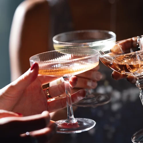 Ποια ποτά βλάπτουν το δέρμα σου;