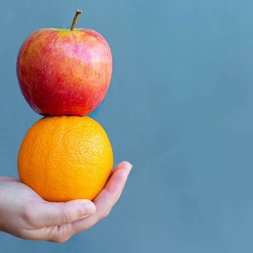 Μήλο ή πορτοκάλι; Ποιο φρούτο δυναμώνει πραγματικά το ανοσοποιητικό τον χειμώνα;