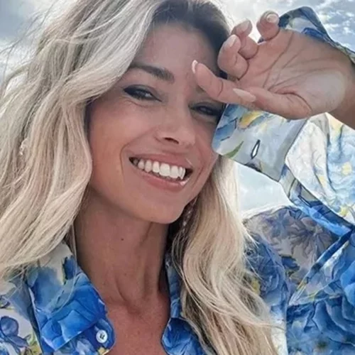 Αυτό είναι το πιο καλοκαιρινό (και classy) μανικιούρ, σύμφωνα με τη Βάσια Κωσταρά