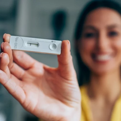 Έχεις συμπτώματα αλλά το self test βγαίνει αρνητικό. Τι μπορεί να σημαίνει αυτό;