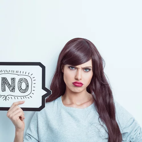 Νιώθεις αμήχανα να πεις "όχι"; 7 φράσεις που θα σε βοηθήσουν