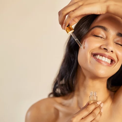 "Πώς θα επιλέξω σωστά τον ορό προσώπου"; Όλα όσα χρειάζεται να γνωρίζεις για τα serums