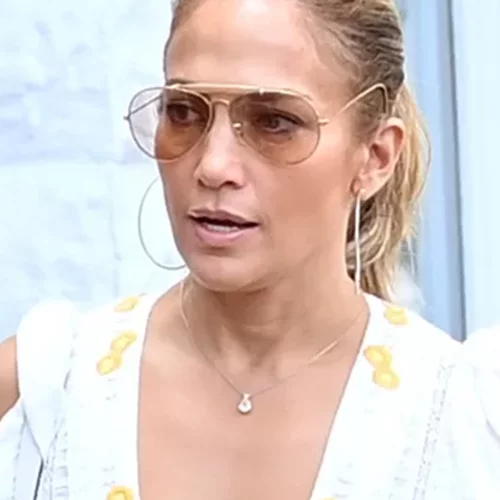 Η 5' skincare ρουτίνα της Jennifer Lopez για να δείχνει λαμπερή και φρέσκια μετά το γυμναστήριο