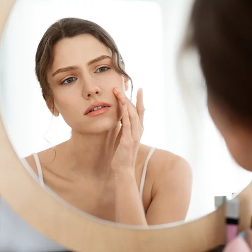 3 λόγοι που τα μαύρα στίγματα επιμένουν στην επιδερμίδα σου