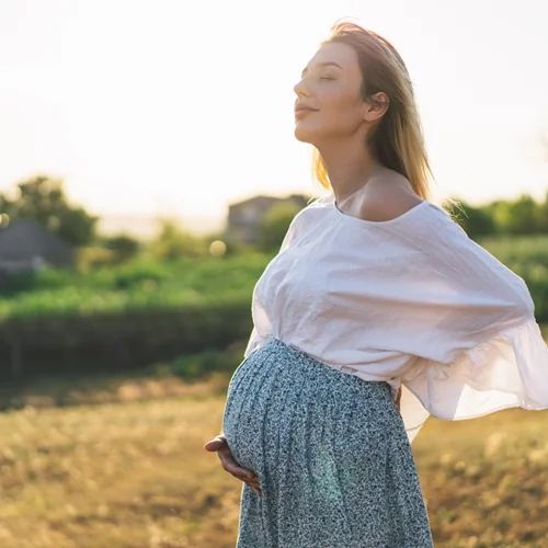 Εγκυμοσύνη: Πώς θα φροντίσεις τον εαυτό σου και το μωρό κατά τη διάρκεια του καλοκαιριού