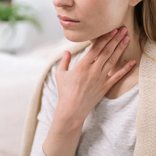 Πονόλαιμος: 6 τρόποι για γρήγορη ανακούφιση στο σπίτι