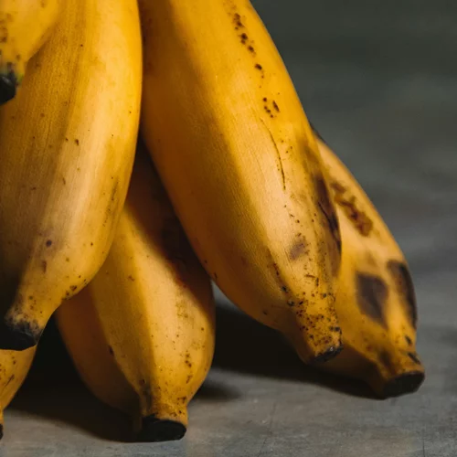 Το "έξυπνο" κόλπο για να μη μαυρίσουν οι μπανάνες σου