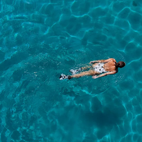 Κολύμπι ή τρέξιμο; Ποια από τις δύο μορφές άσκησης είναι πιο αποτελεσματική;