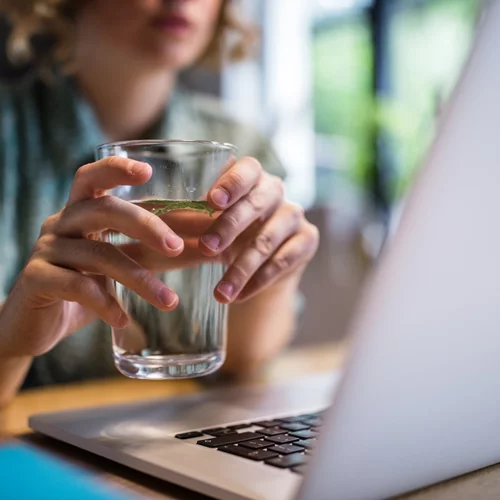 Τρεις διατροφικές συνήθειες για να αποβάλλεις το νάτριο από τον οργανισμό σου