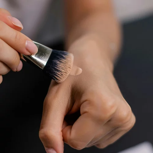 10 iconic foundations που αξίζει να αγοράσεις στη φετινή Black Friday