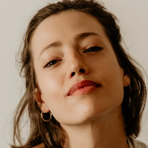 Οι σκιές που φωτίζουν υπέροχα τα καστανά μάτια