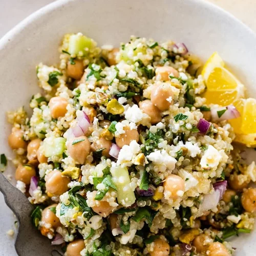 Φτιάξε πανεύκολα τη viral σαλάτα της Jennifer Aniston