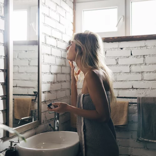 Οι καλύτερες κρέμες με πεπτίδια για μια πιο "δυνατή" και νεανική επιδερμίδα