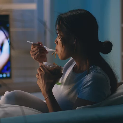 Τρως αργά το βράδυ; Τότε τα ευρήματα της νέας αυτής έρευνας σε ενδιαφέρουν