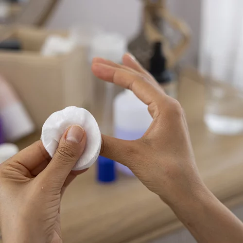 Πώς να αφαιρέσεις το ημιμόνιμο στο σπίτι χωρίς να καταστρέψεις τα φυσικά σου νύχια