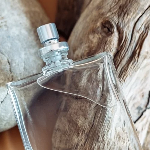 5 καλοκαιρινά αντρικά αρώματα που ταιριάζουν σε γυναίκες