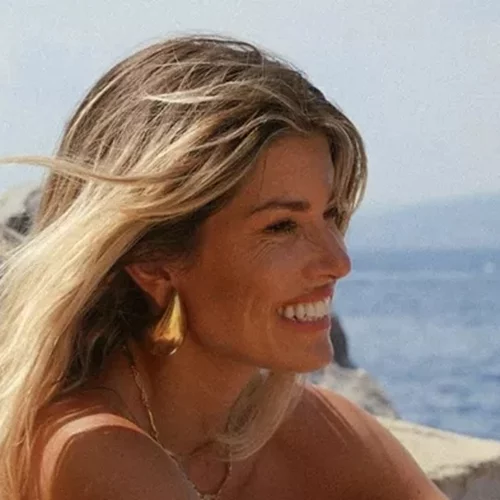 Βάσια Κωσταρά: Το νέο hair look της την έκανε να μοιάζει με supermodel των '90s