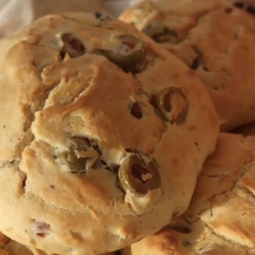 Ελιόψωμα: Τα νηστίσιμο σνακ στην πιο αφράτη εκδοχή του