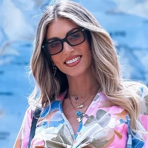 Η Αθηνά Οικονομάκου με "coconut nails", την τάση εμμονή των celebrities