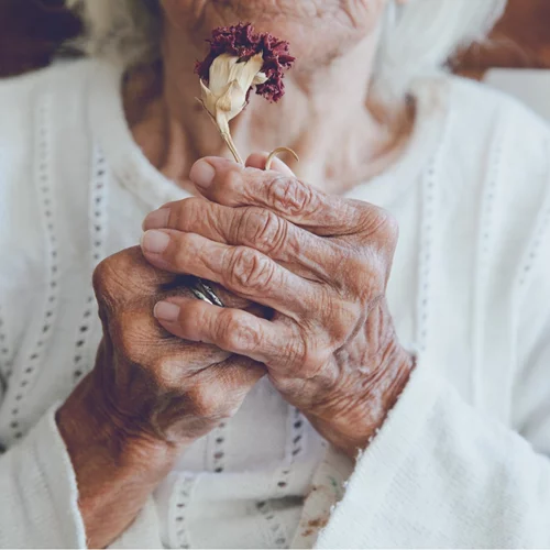 Το μυστικό των αιωνόβιων: Τι μαθαίνουμε για τη μακροζωία από τους ανθρώπους που φτάνουν τα 100 χρόνια