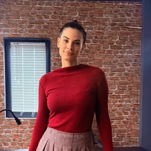 Χριστίνα Μπόμπα: Έφτιαξε το απόλυτο πράσινο smoothie για ενέργεια και ευεξία