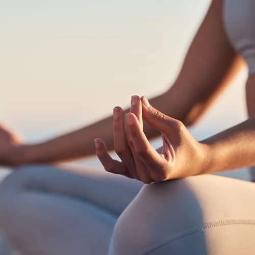 Ποια yoga; Το μυστικό της ευτυχίας κρύβεται στην γκαρνταρόμπα σου
