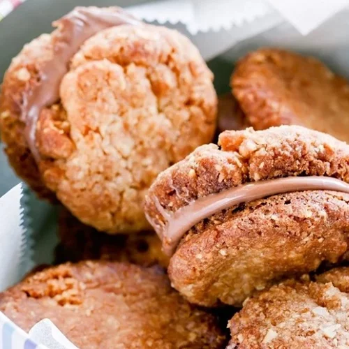 Γεμιστά μπισκότα βρώμης με φυστικοβούτυρο