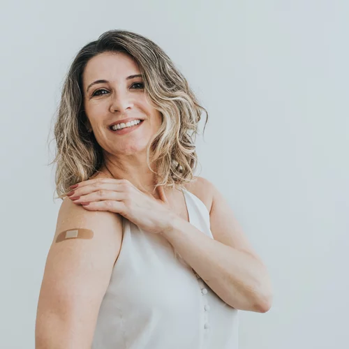 Σε ποιο χέρι πρέπει να εμβολιάζεσαι; Τι δείχνει νέα μελέτη