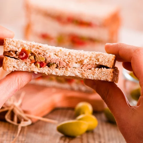 Πώς να μειώσεις τις θερμίδες από τα σάντουιτς; 5 συμβουλές για να το πετύχεις