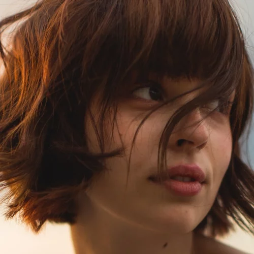 Πώς θα διατηρήσεις τέλειες τις αφέλειές σου στον καύσωνα