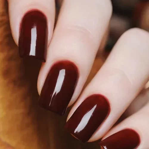 Λεπτά νύχια που σπάνε εύκολα: Το TikTok trend που υπόσχεται πιο δυνατά νύχια σε μόλις 1 εβδομάδα