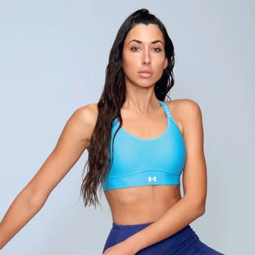 H αθλήτρια κολύμβησης Ένη Αργυρού είναι το cover girl του τεύχους Μαΐου