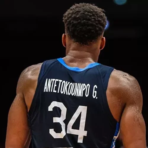 To viral video της ημέρας: Ο προπονητής της Εθνικής Ιταλίας όρμησε στην αγκαλιά του Γιάννη Αντετοκούνμπο