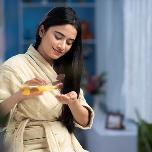 Ελαιόλαδο στα μαλλιά: Πώς θα το χρησιμοποιήσεις σωστά για υπέροχη φυσική ενυδάτωση