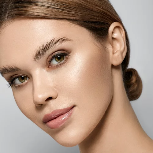 Χείλη για φίλημα: Το εύκολο DIY lip scrub για τα πιο λεία, βελούδινα χείλη στο κρύο