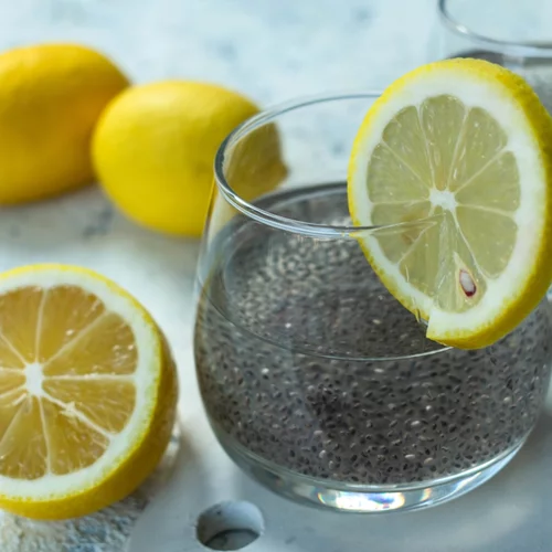 Νερό με σπόρους chia: Γιατί πρέπει να το βάλεις στη διατροφή σου