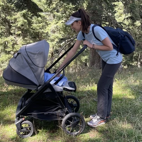 Ενισχύοντας τη μητρότητα: Πώς η Χριστίνα Φλαμπούρη εξερευνά τη φύση με σύμμαχο την Inglesina