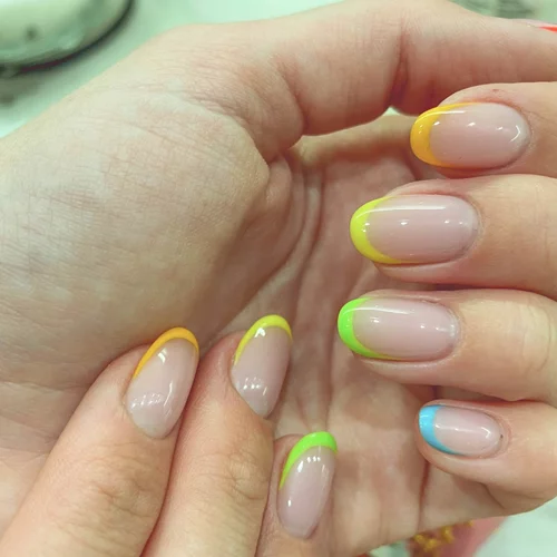 Πασχαλινά νύχια: Οι πιο κομψές επιλογές για τα μανικιούρ του Πάσχα