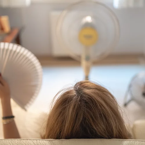 Εμμηνόπαυση: Πώς να αντιμετωπίσεις τον καύσωνα