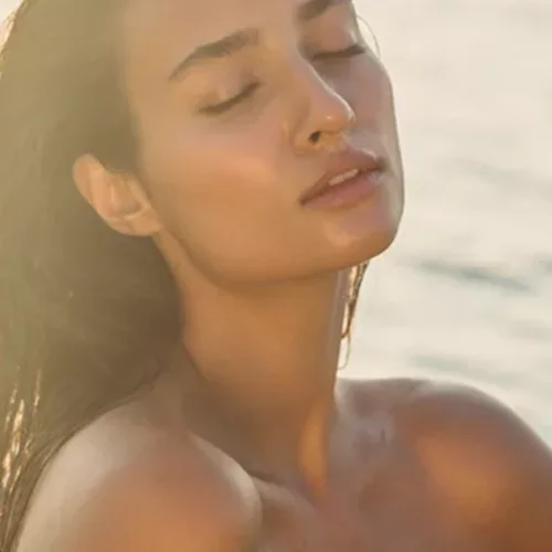 Γιατί έχω πιο καθαρή επιδερμίδα το καλοκαίρι;