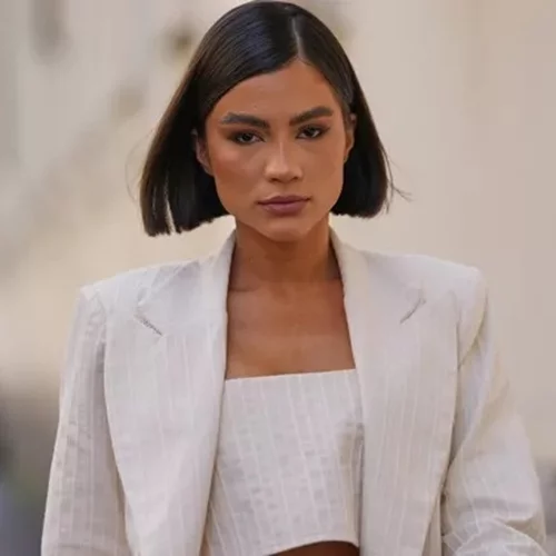 Καρέ κούρεμα: Αυτό είναι το classy χτένισμα που θα αναβαθμίσει το look σου για τις γιορτές