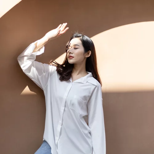 5 αντηλιακά σπρέι για να ανανεώνεις πανεύκολα το αντηλιακό σου μέσα στη μέρα