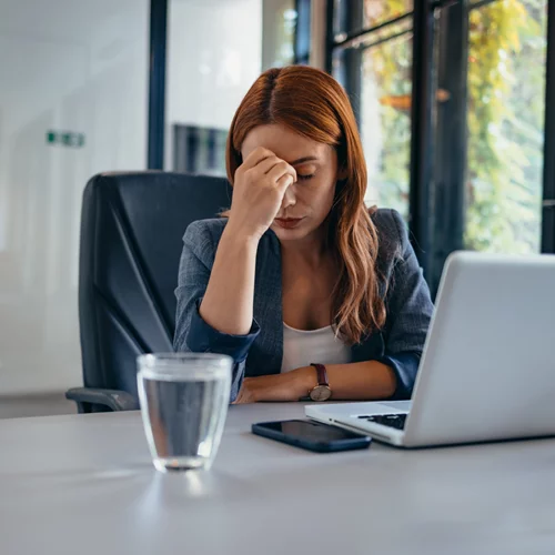 Άγχος στο γραφείο; 5 απλές ασκήσεις διαλογισμού για να το αποφύγεις