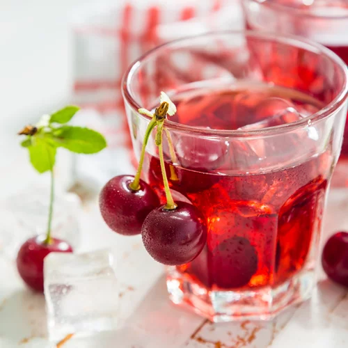 Σπιτική υγιεινή βυσσινάδα με 3 υλικά