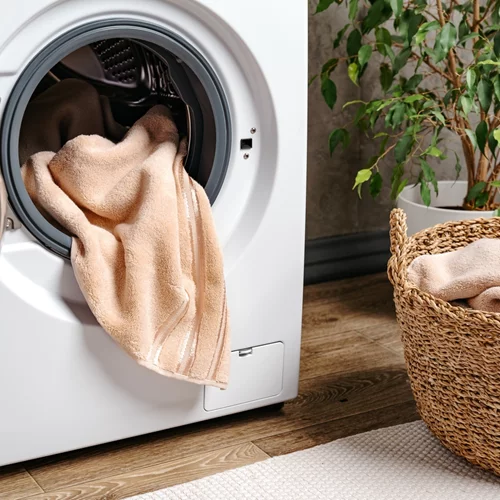 Ρούχα μαζί με πετσέτες στο πλυντήριο; 5 λάθη που κάνεις με τα άπλυτα - Και πώς να τα διορθώσεις