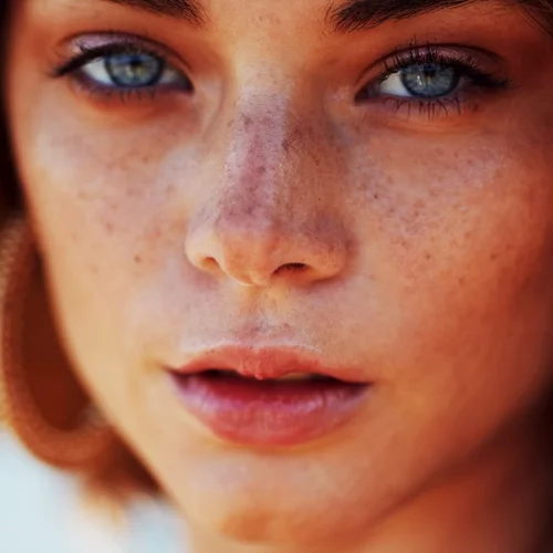 Πώς θα αποφύγεις τις πανάδες, το δέρμα που γυαλίζει και το αλλοιωμένο μακιγιάζ;