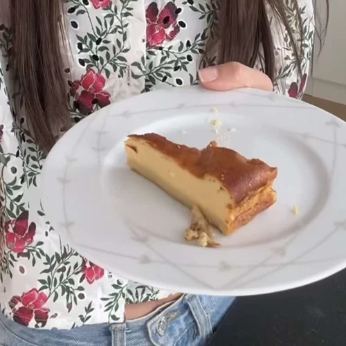 Συνταγή για το viral κέικ γιαουρτιού - χωρίς ζάχαρη, με 3 υλικά