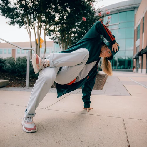 Η σοβαρή παρενέργεια τού breakdancing που μοιάζει με όγκο