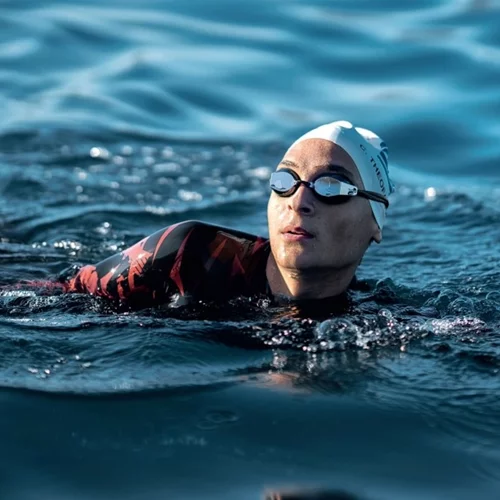 Ο άθλος που συγκλόνησε την Πύλο: Κολύμπησε 42 χλμ για τα μωράκια που γεννήθηκαν πρόωρα