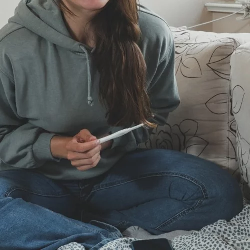 Μπορείς να μείνεις έγκυος ακριβώς μετά την περίοδο; Πότε έχεις ωορρηξία και πώς αυξάνονται οι πιθανότητες εγκυμοσύνης